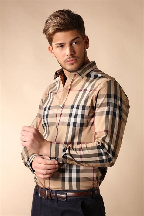 burberry roupas|Burberry signatures for men.